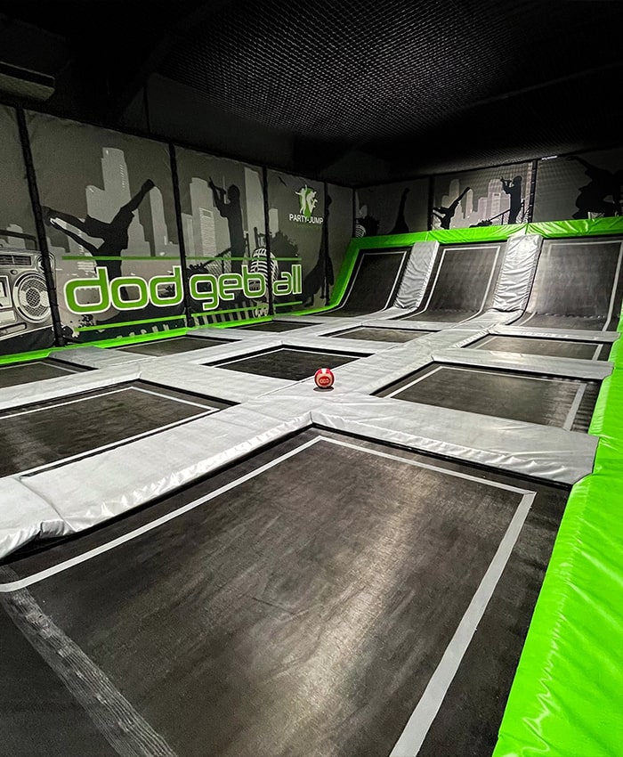 Dodgeball sur trampoline chez Party Jump à Savigny-le-Temple